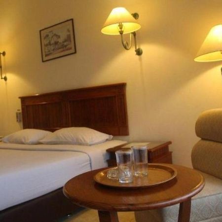 Hotel Parama Puncak Exteriör bild