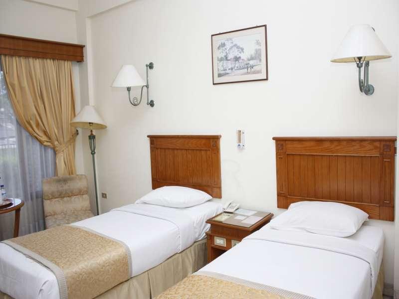 Hotel Parama Puncak Exteriör bild
