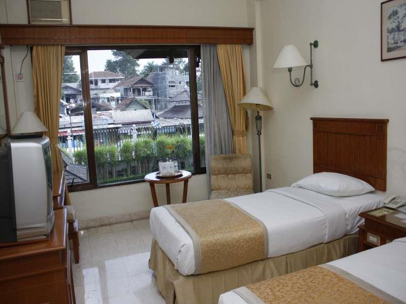Hotel Parama Puncak Exteriör bild