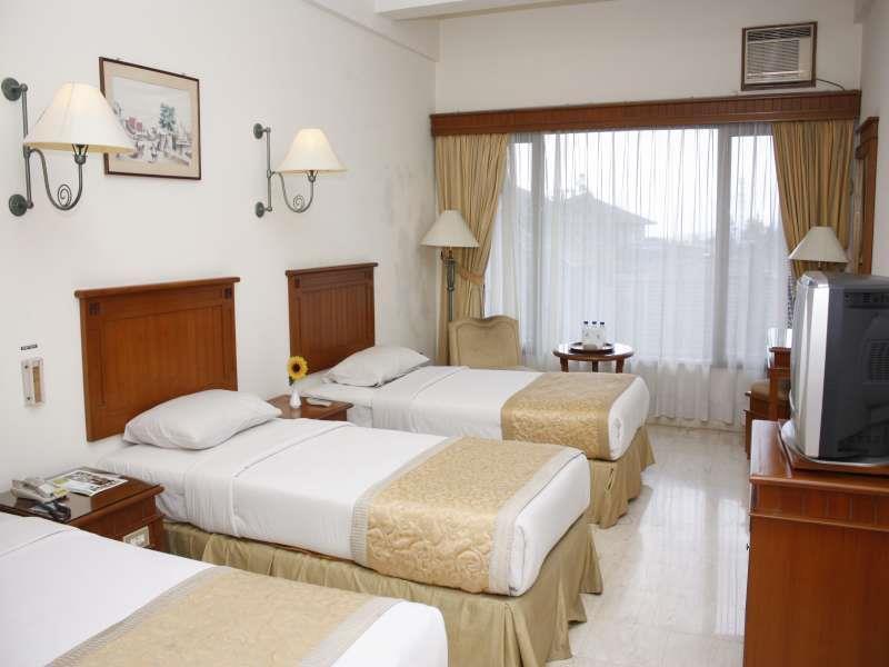 Hotel Parama Puncak Exteriör bild